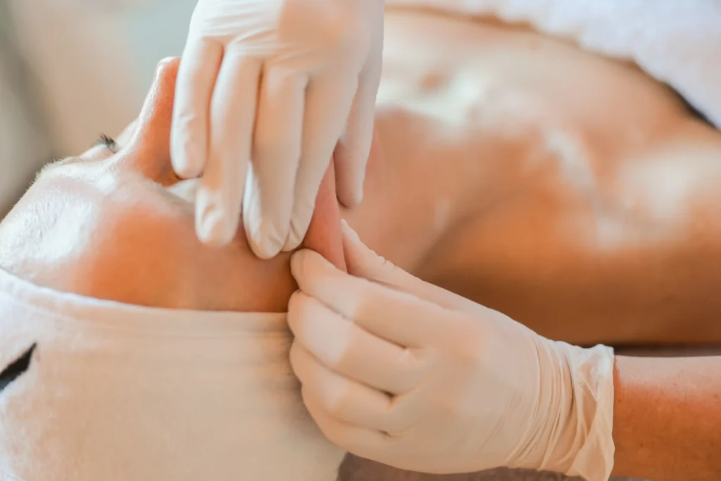 Close-up van bindweefsel massage bij Huidinstituut Diane in Hattem